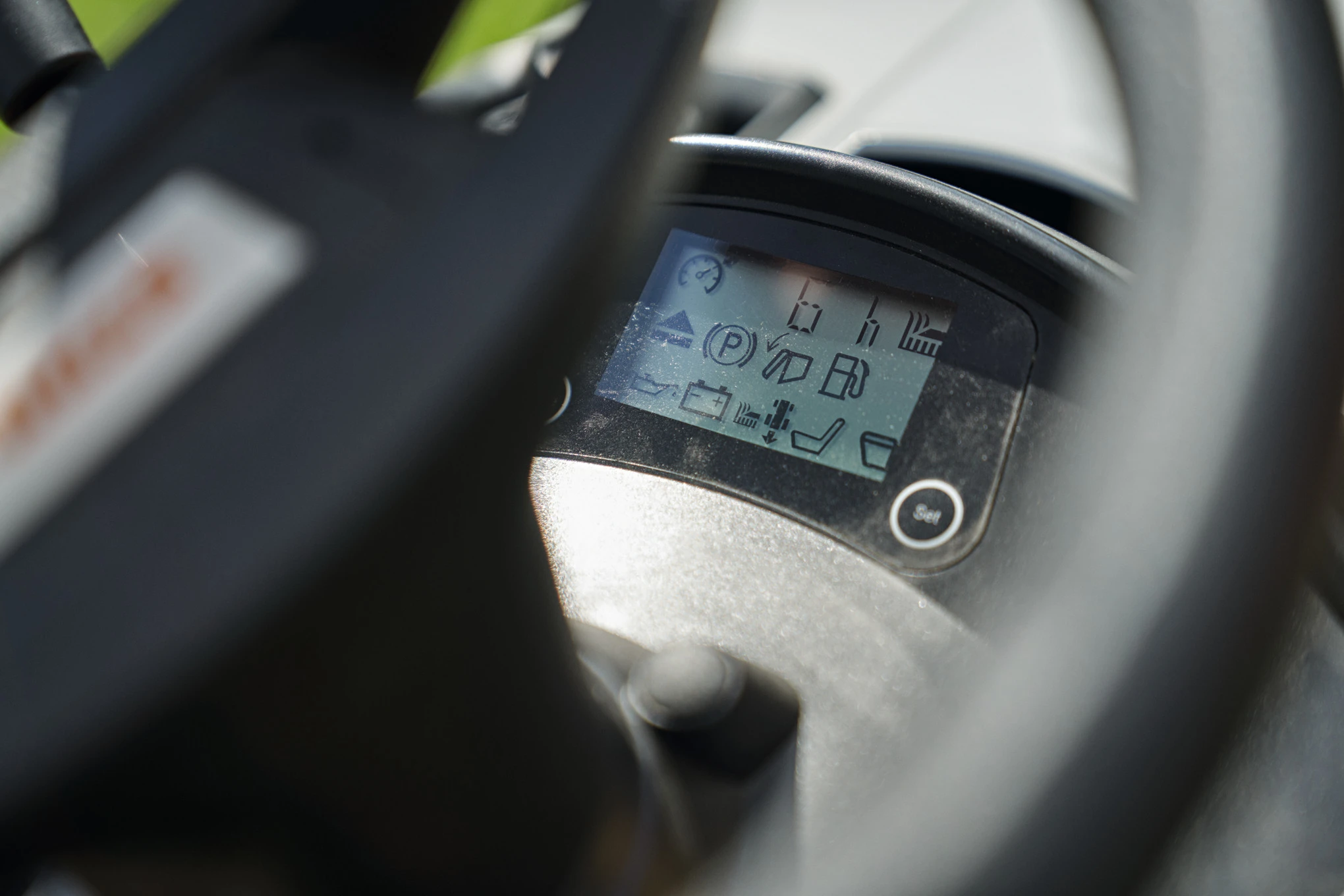 Stihl RT 6127 Petrol Ride-on Lawn Mower 6 Stihl RT 6127 Petrol Ride-on Lawn Mower - Image 4