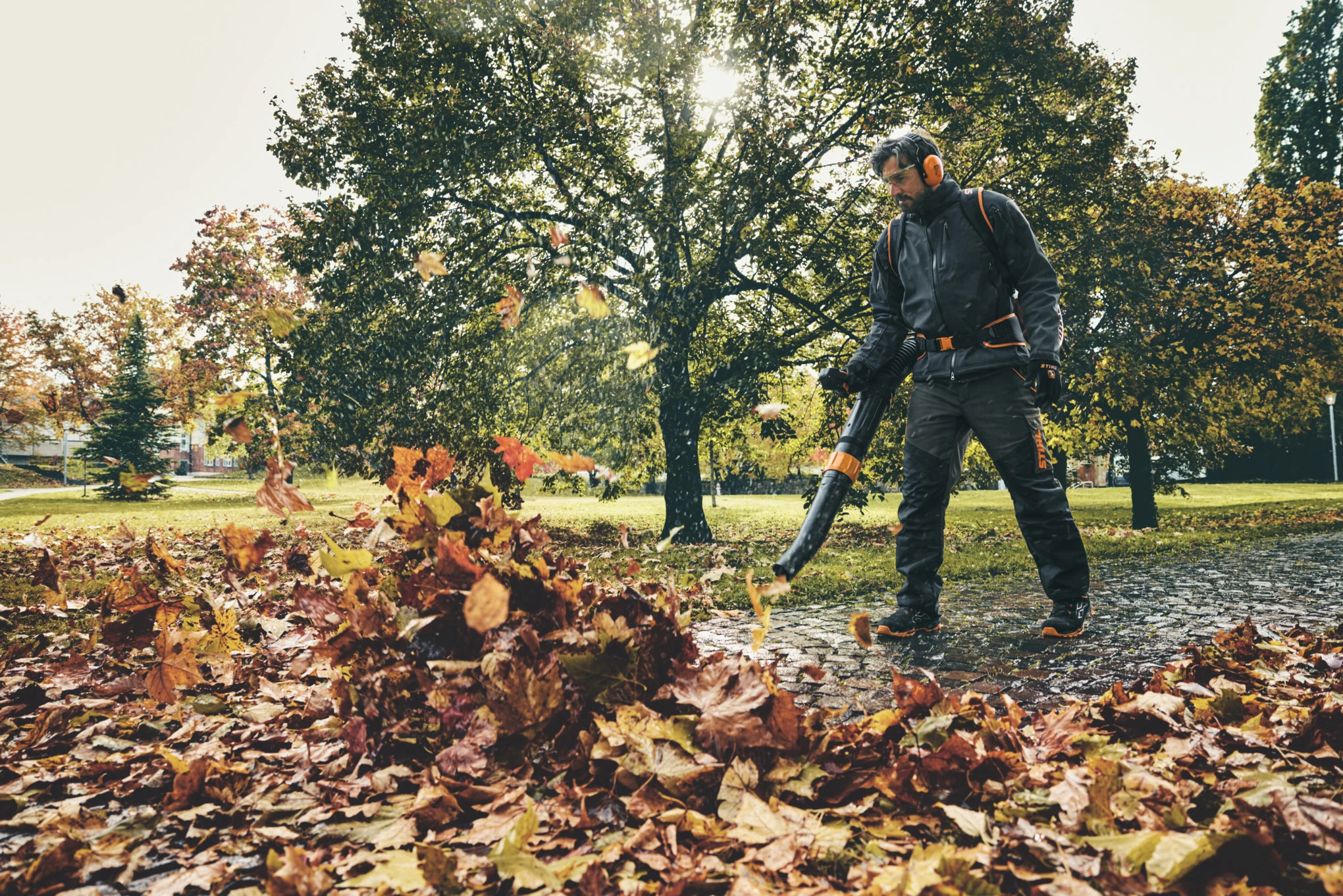 Stihl BGA 300 Cordless Backpack Blower - AP System 12 Stihl BGA 300 Cordless Backpack Blower - AP System - Image 10